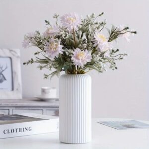 Ribbed flower vase