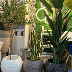 Premium  minimalist design flower planters
Size :50cm x 50cm