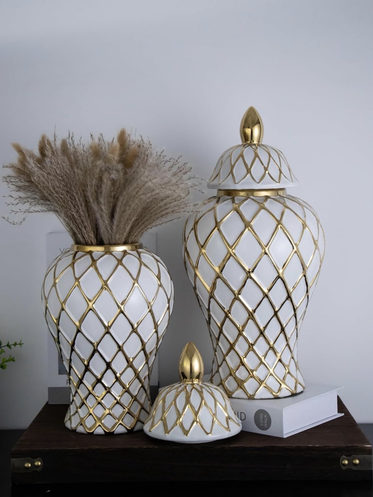 Decorative Ginger jar, Ceramic Ginger jar with lid, Suitable for Farmhouse Tabletop, Wedding Decoration, Office, White and Gold