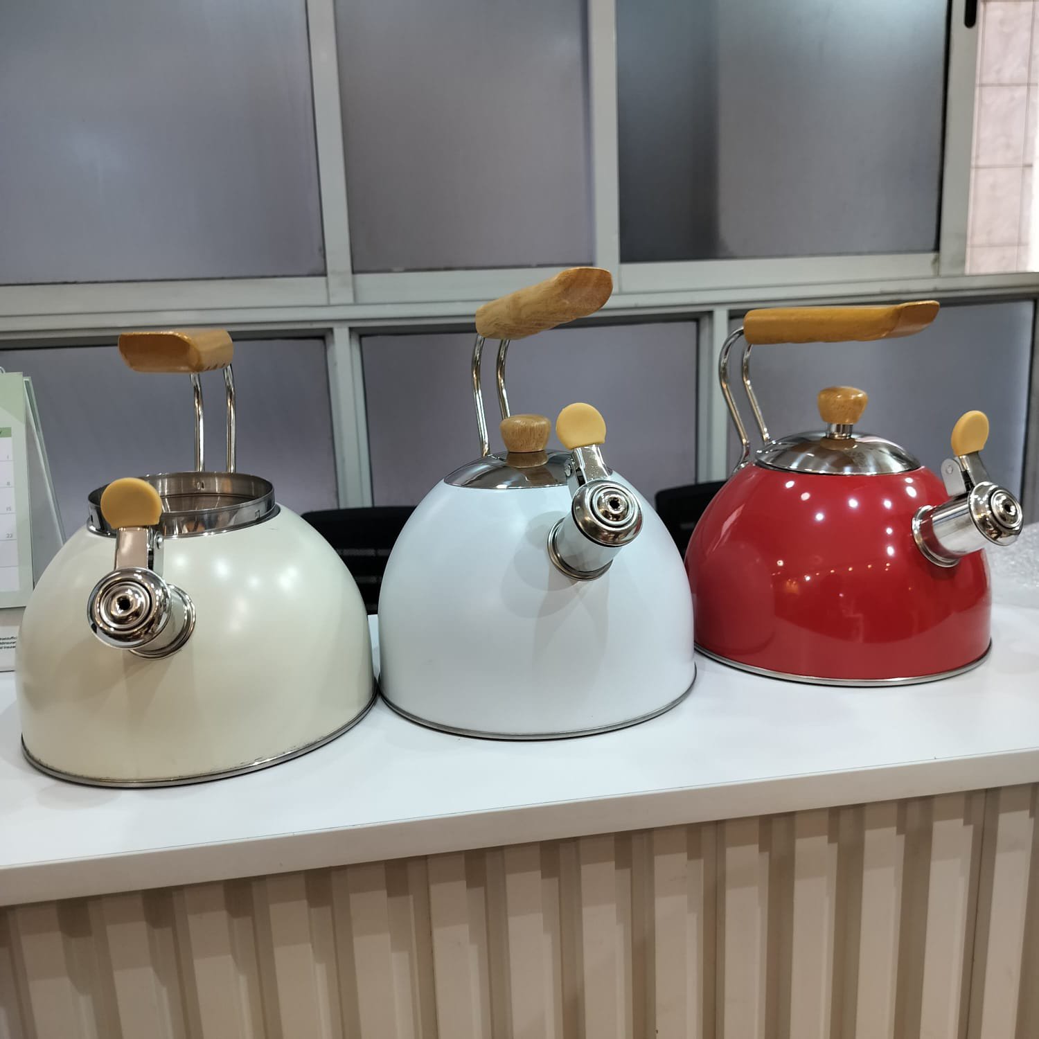 2.5L Retro Stainless Steel Whistling Kettle – Wood-Grain Handle | Kitchen Essentials Kenya - Image 3