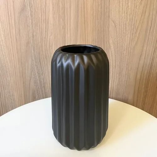 Black Fluted Flower Vase – Modern Ribbed Decorative Vase | Luxury Home & Office Décor Kenya