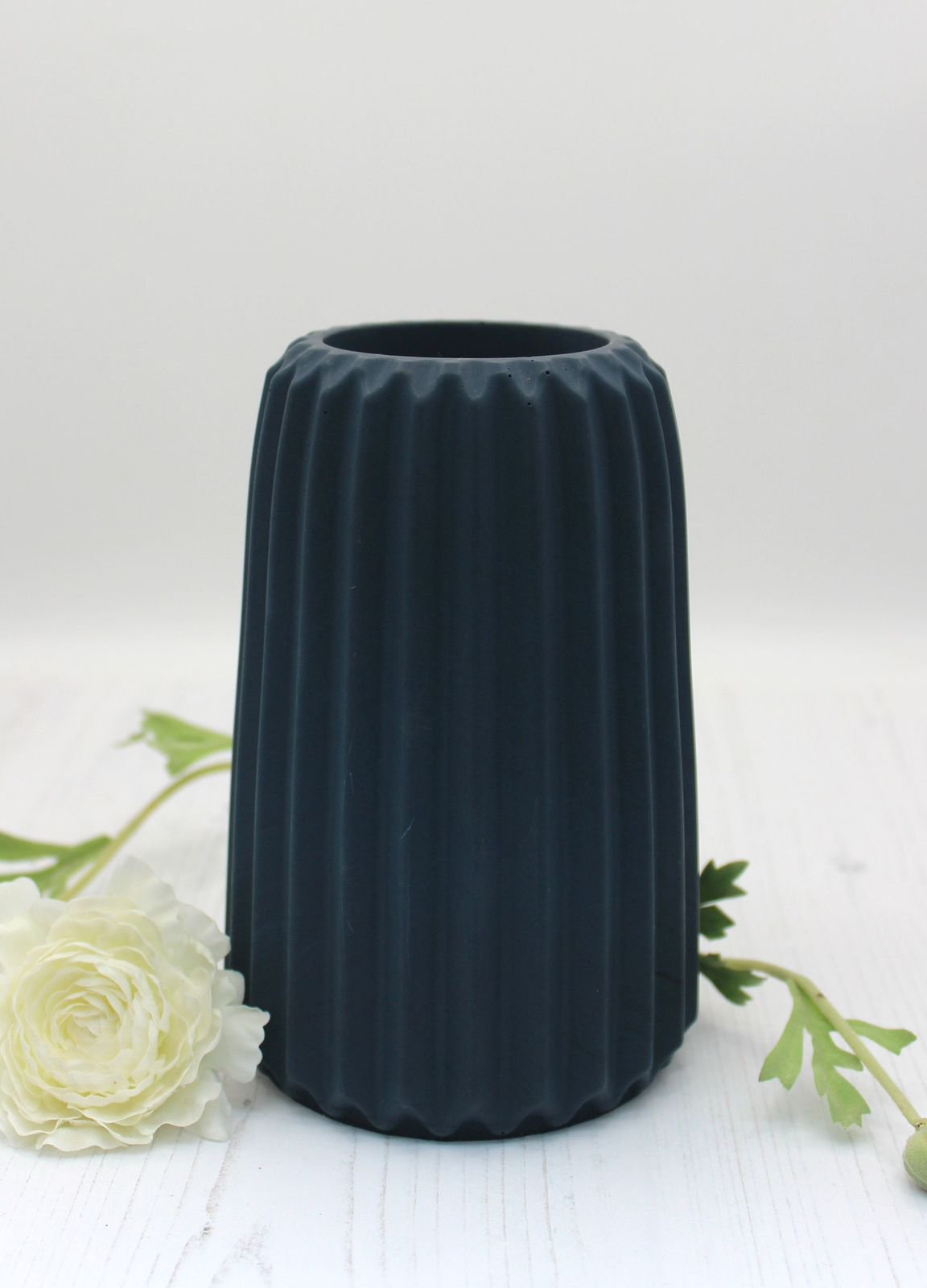 Black Fluted Flower Vase – Modern Ribbed Decorative Vase | Luxury Home & Office Décor Kenya - Image 2